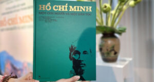 Read more about the article Hình ảnh Chủ tịch Hồ Chí Minh qua trang sách