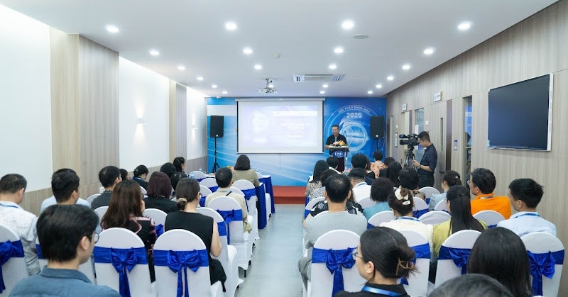 Read more about the article Cập nhật công nghệ điều trị tật khúc xạ mới