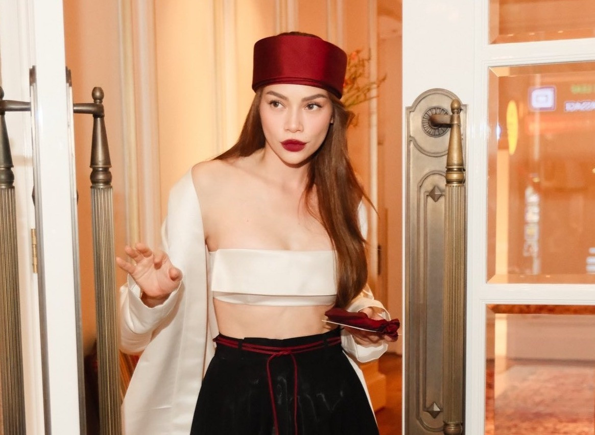 You are currently viewing Hồ Ngọc Hà lạ lẫm, Mạnh Trường quá trẻ so với tuổi 40