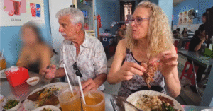 Read more about the article Khách Tây trở lại Việt Nam, ăn một món ở quán gần 30 năm, khen ngon hơn phở