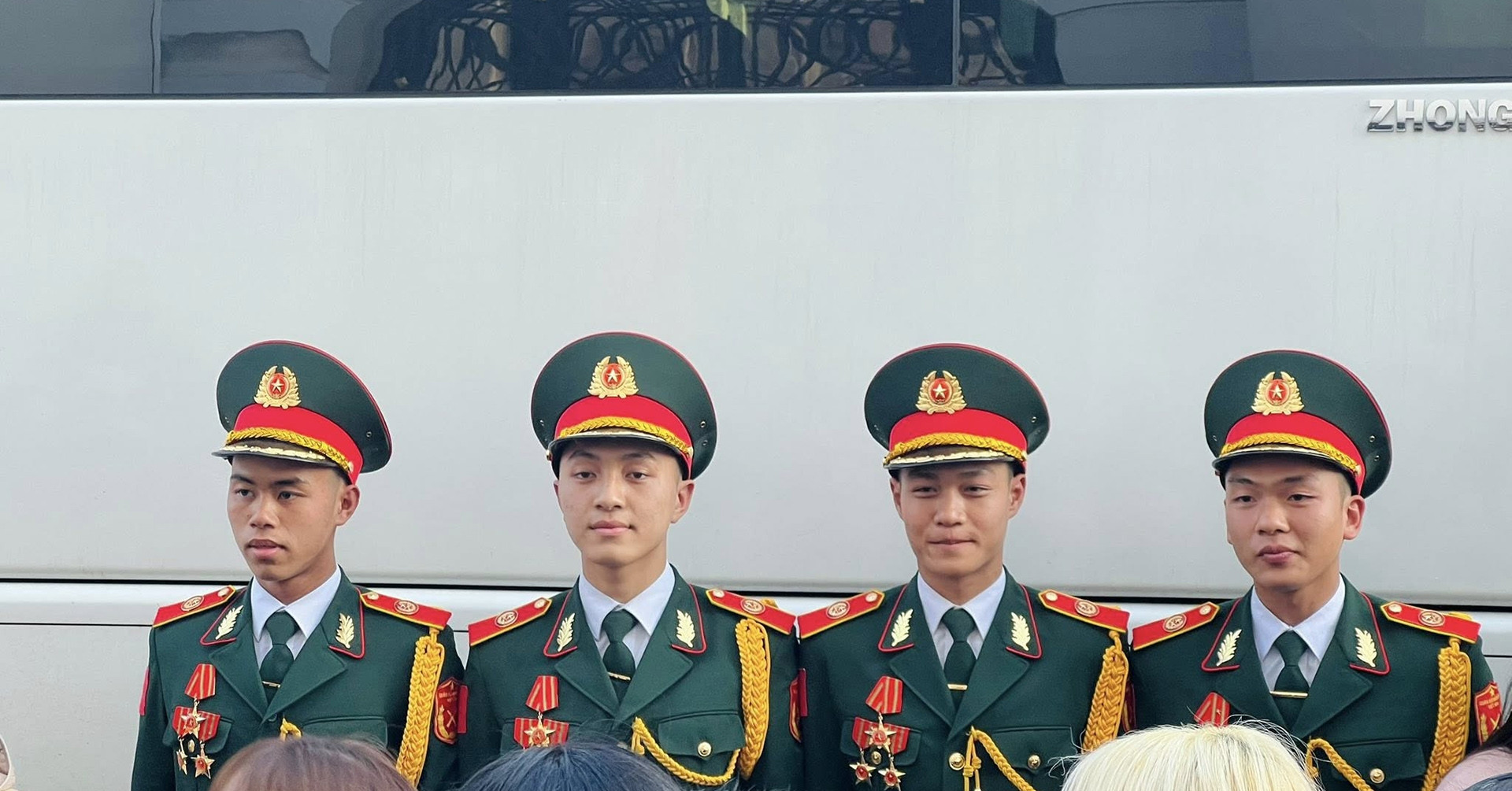 You are currently viewing Kiều bào tại Nga nồng nhiệt đón đoàn Quân đội Việt Nam ở Quảng trường Đỏ