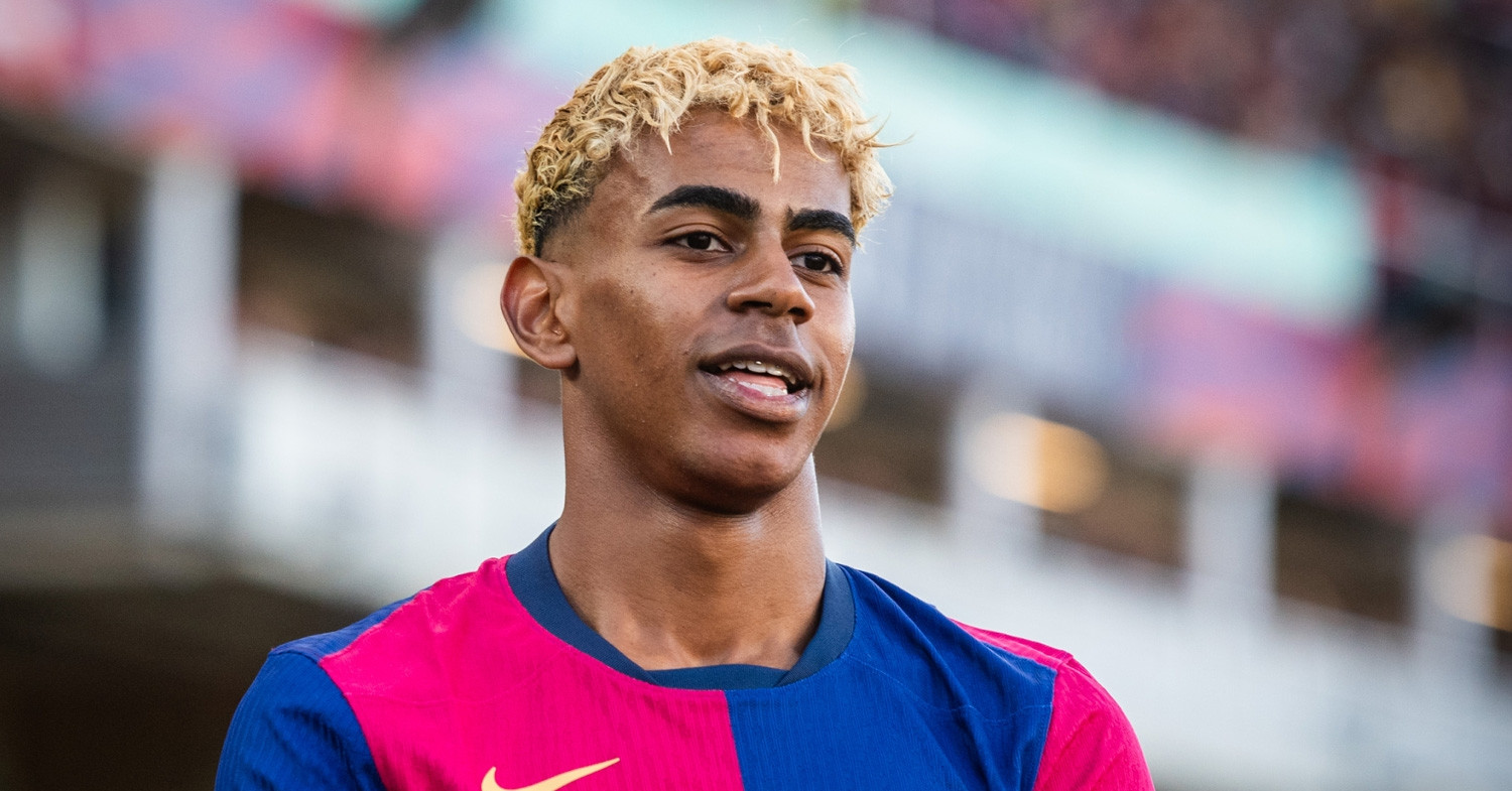 You are currently viewing Lamine Yamal ký hợp đồng Quả bóng vàng 15 triệu euro với Barca