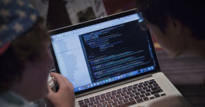 Read more about the article Lập trình viên không còn ‘an toàn’ trong kỷ nguyên AI