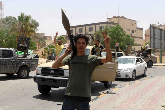 You are currently viewing Bản tin cuối ngày 13/5: Súng nổ rát, đụng độ vũ trang lớn tại thủ đô Libya