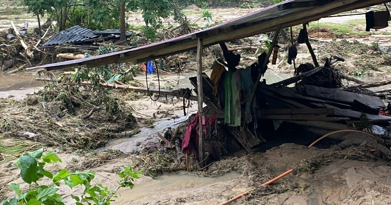 You are currently viewing Lũ quét tràn về giữa đêm, nhiều tài sản của người dân bị cuốn trôi