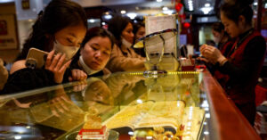 Read more about the article Cách gì giảm chênh lệch giá vàng trong nước với thế giới xuống còn 1-2 triệu?