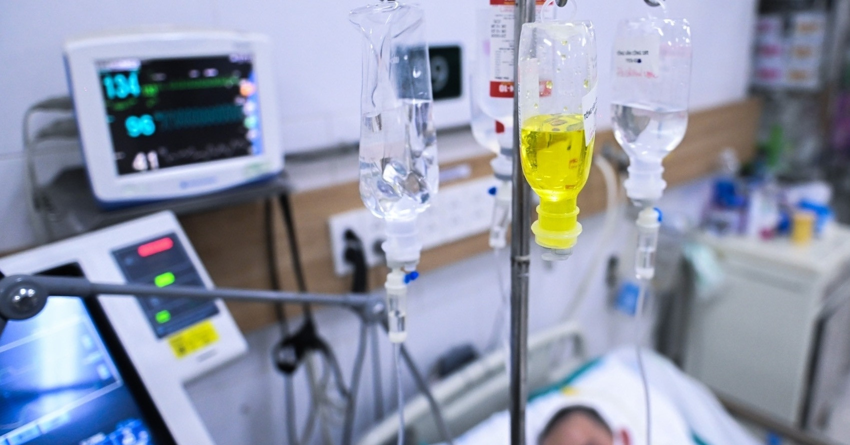 You are currently viewing Mổ cấp cứu bé 4 tuổi ở Nam Định bị xe cán qua, tình trạng ‘chưa ổn, vẫn nặng’