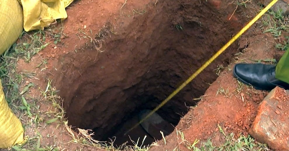 You are currently viewing Mộ vua ở Thanh Hóa bị đào một hố sâu, phá vỡ bia đá có chữ Hán