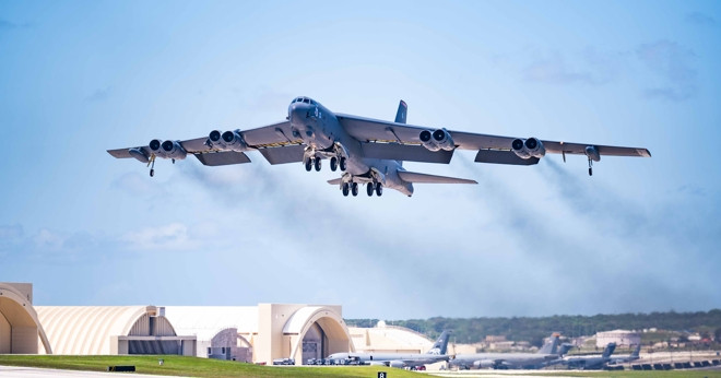 You are currently viewing Mỹ điều oanh tạc cơ B-52 tới căn cứ quân sự gần Iran 