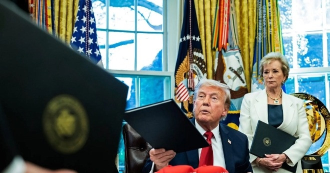 You are currently viewing Mỹ đồng ý gia hạn thời gian tạm dừng áp thuế 50% với hàng hóa EU