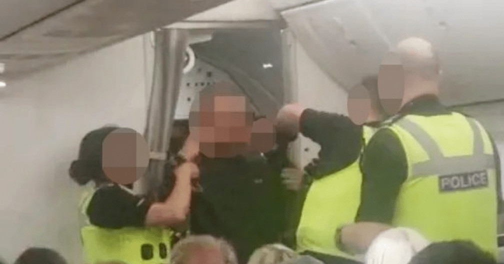 You are currently viewing Nam hành khách thẳng tay đấm tiếp viên, gào thét máy bay sắp rơi