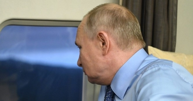 Read more about the article Nga tiết lộ việc trực thăng của ông Putin mắc kẹt giữa hàng loạt UAV Ukraine