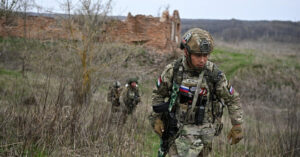 Read more about the article Nga tố quân đội Ukraine tiếp tục đột kích vùng Kursk giữa lúc ngừng bắn 72 giờ