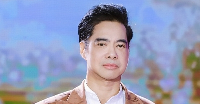 Read more about the article Ngọc Sơn song ca Quảng Bình tôi yêu với học trò kém 37 tuổi