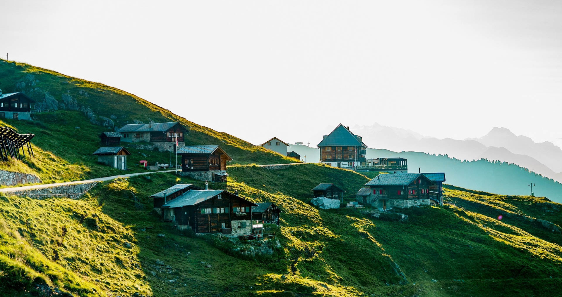 You are currently viewing Ngôi làng nổi tiếng Thụy Sĩ trước khi bị vùi lấp qua ống kính du khách Việt