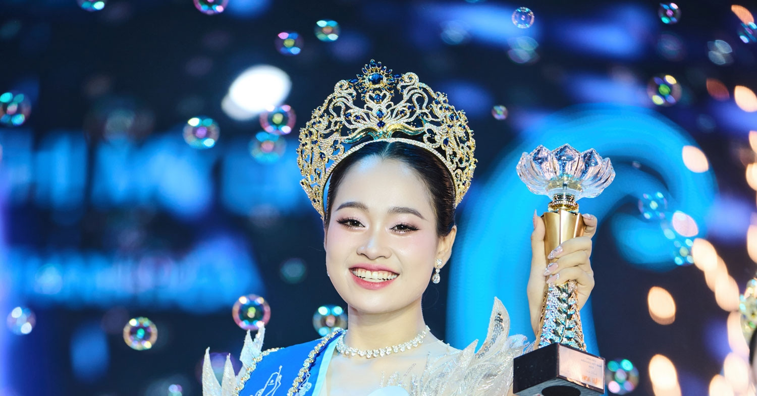 You are currently viewing Người đẹp 20 tuổi đến từ Thanh Hóa đăng quang Hoa hậu Biển đảo Việt Nam