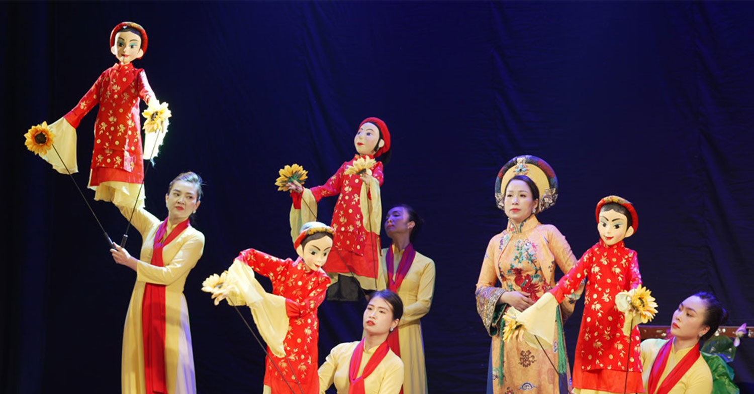 Read more about the article Người Nhật thích thú với múa rối nước của Việt Nam