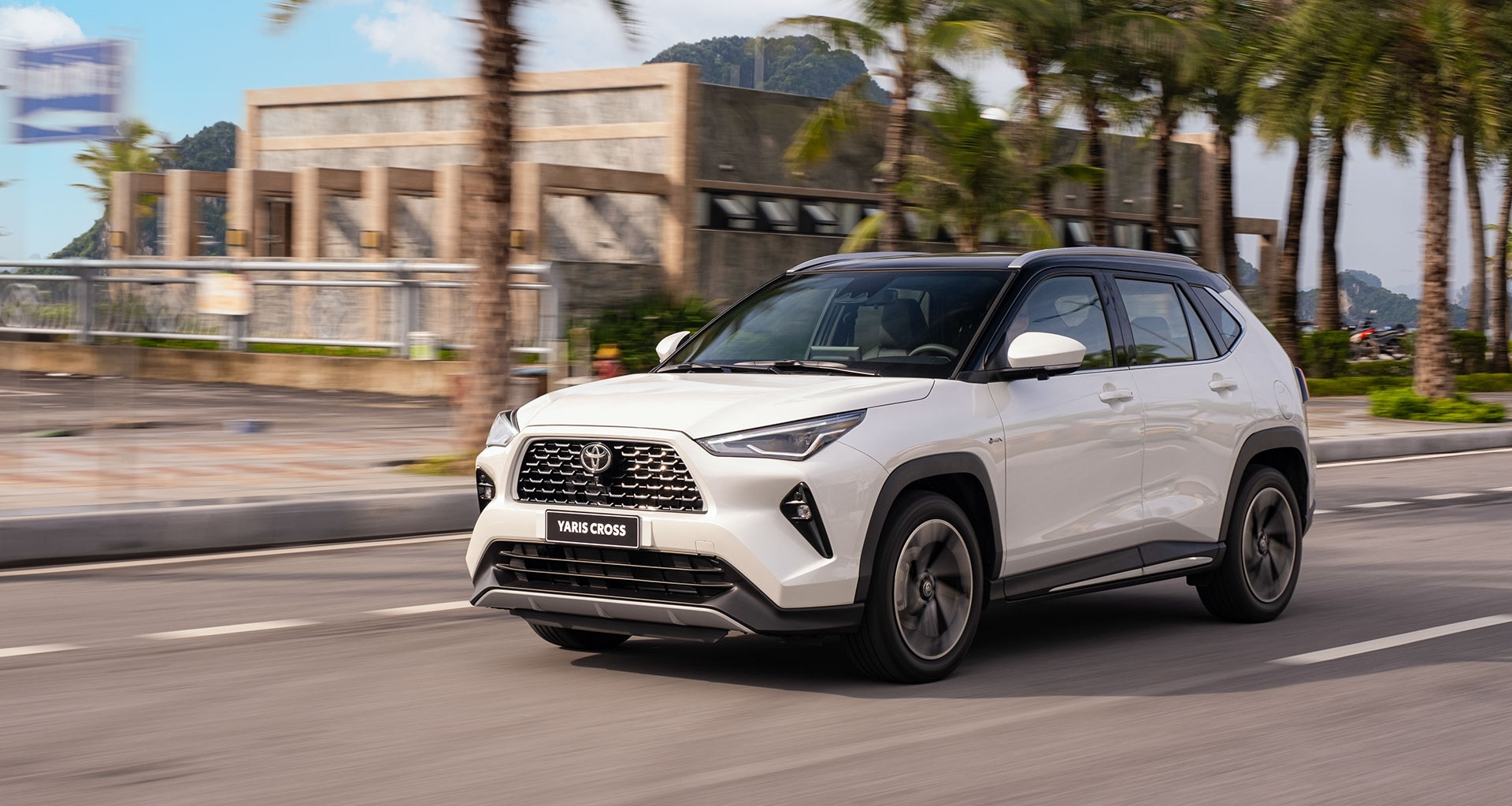 You are currently viewing Nguy cơ bay trần kính, gần 1.500 xe Toyota Yaris Cross tại Việt Nam bị triệu hồi