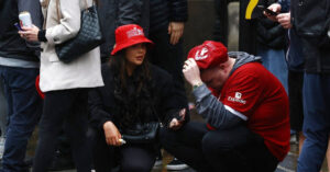 Read more about the article Nhân chứng kể lại vụ người đàn ông lái xe đâm vào đám đông fan Liverpool