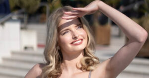 Read more about the article Nhan sắc như thiên thần của VĐV trượt băng 19 tuổi thi Hoa hậu Thế giới 2025