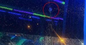 Read more about the article Nhiều xe khách bị ‘vật lạ’ làm bể kính khi chạy trên cao tốc