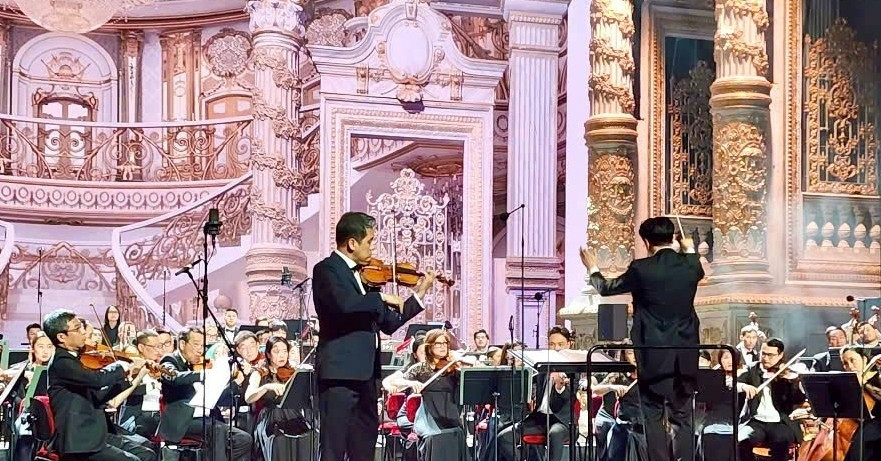 You are currently viewing NSND Bùi Công Duy cùng NSND 31 tuổi gây ấn tượng khi diễn ở Kazakhstan