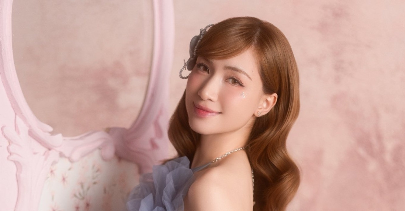 Read more about the article NSND Thu Quế sang chảnh bên xe cổ, Hòa Minzy gợi cảm