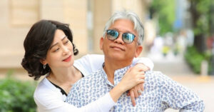 Read more about the article Diễn viên Tuyết Thu tuổi 54 viên mãn, được chồng cựu công an cưng chiều