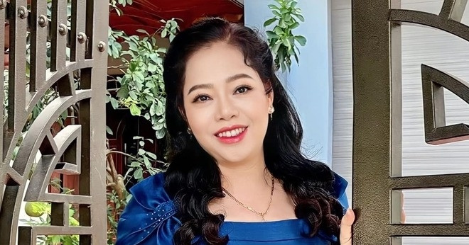 You are currently viewing Thúy Hường 45 tuổi lên NSND, làm bà nội ở tuổi 58