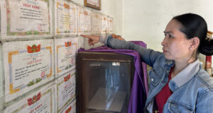 Read more about the article Người mẹ mong lấy lại công bằng cho nữ sinh tử vong ở Vĩnh Long