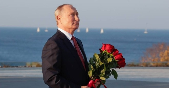 Read more about the article Ông Putin đùa về việc bị gọi là ‘robot’, khuyên thanh niên Nga cầu hôn trực tiếp