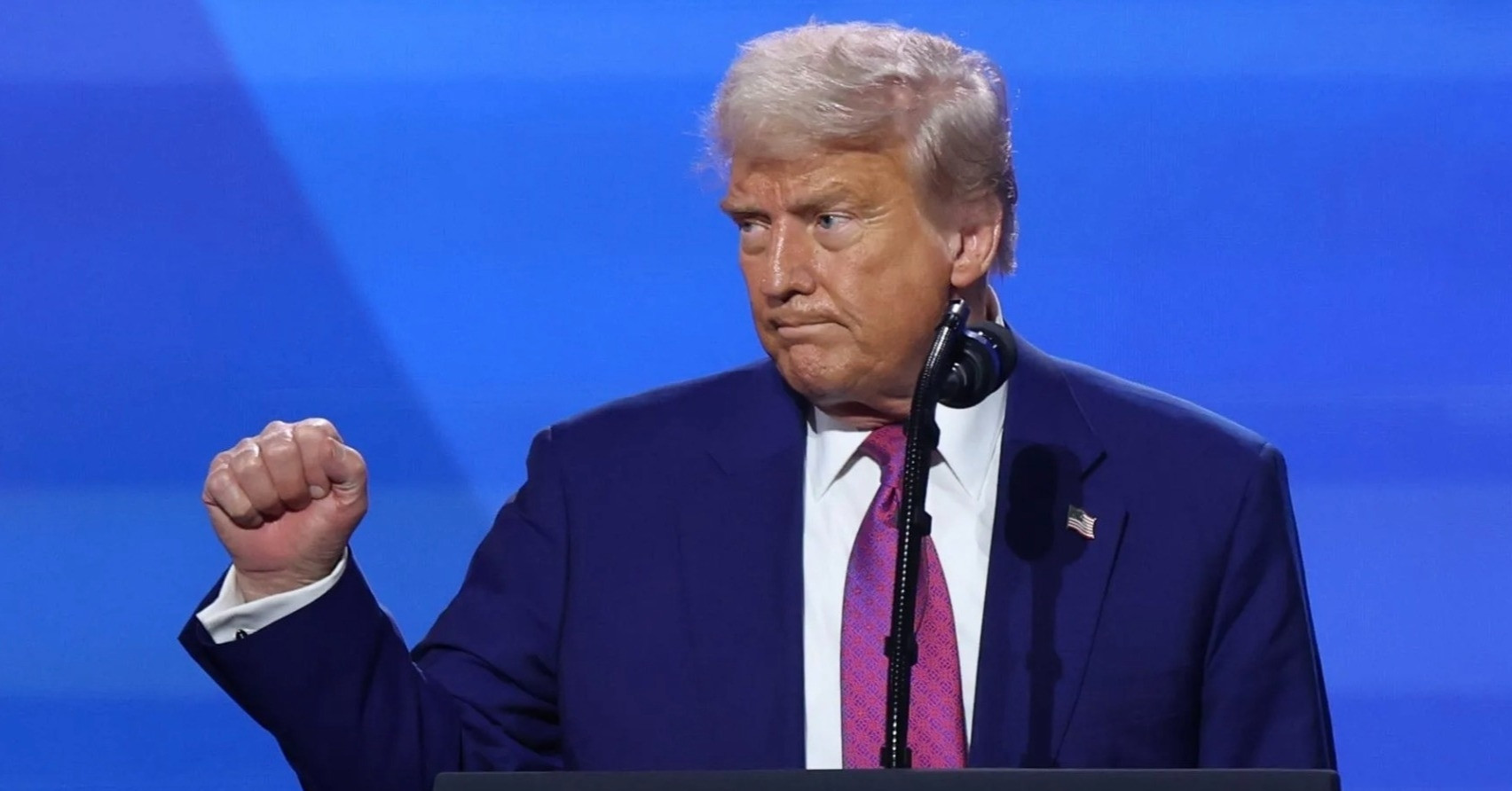 You are currently viewing Ông Trump gỡ bỏ mọi lệnh trừng phạt với Syria 