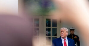 Read more about the article Ông Trump muốn tăng thuế với giới nhà giàu, bất chấp phản đối từ đảng Cộng hòa