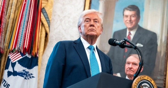 Read more about the article Ông Trump phàn nàn việc Mỹ bị ‘đánh cắp’ công nghệ tên lửa siêu thanh