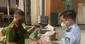 Read more about the article Công an liên tiếp bắt giữ hàng chục tấn thực phẩm bẩn ở Hà Nội