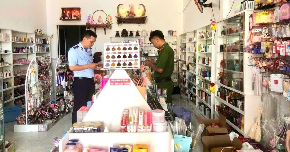 You are currently viewing Phát hiện kho chứa 2.000 sản phẩm mỹ phẩm không rõ nguồn gốc ở Cà Mau