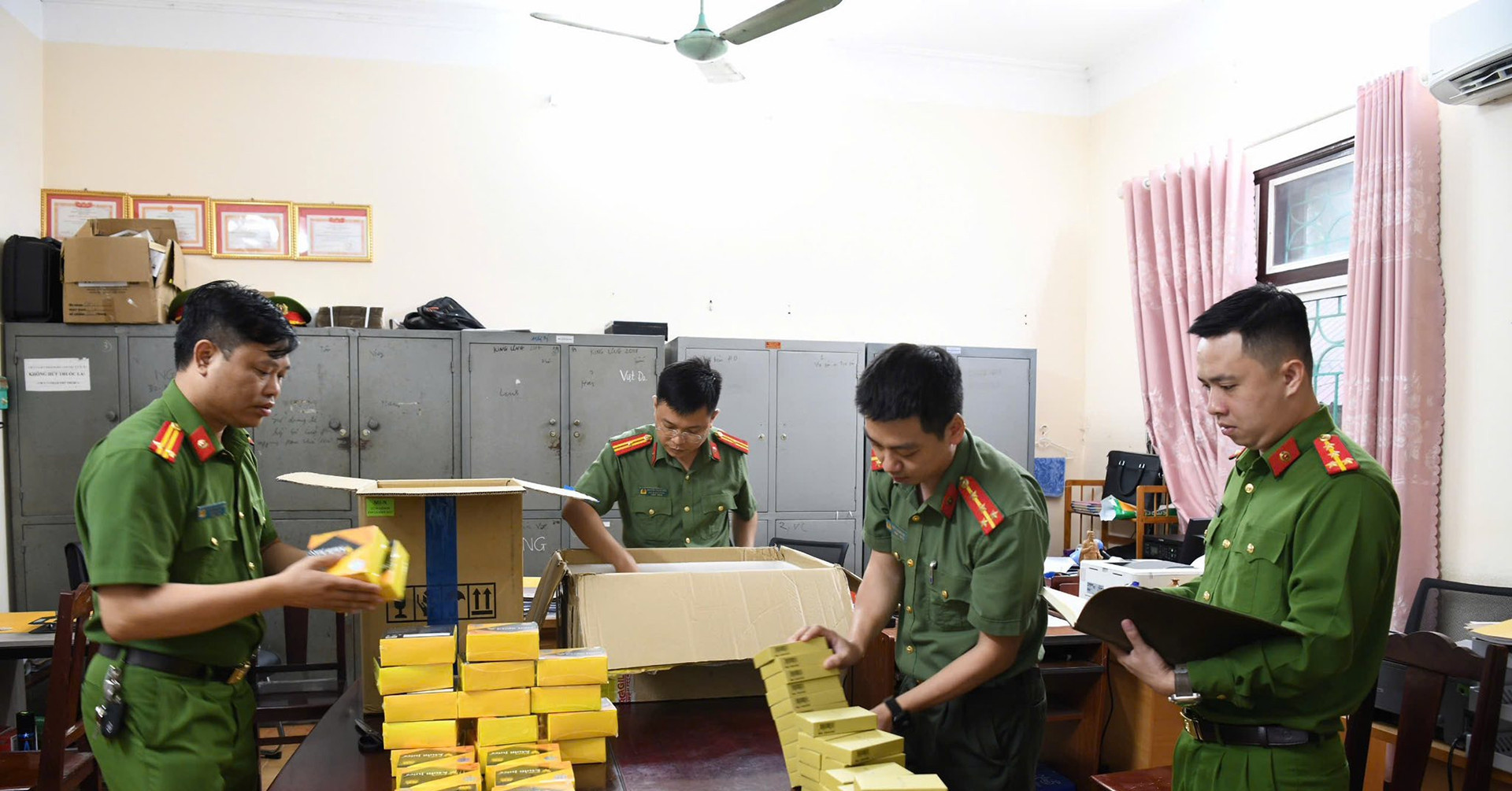 You are currently viewing Phó Thủ tướng chỉ đạo Bộ Y tế báo cáo bất cập trong quản lý thực phẩm chức năng