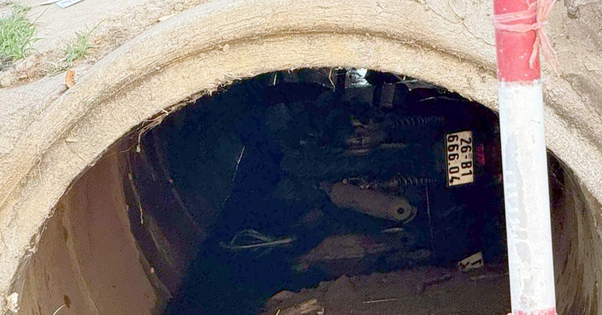 You are currently viewing Nam tài xế tử vong vì lao xe vào cống nước