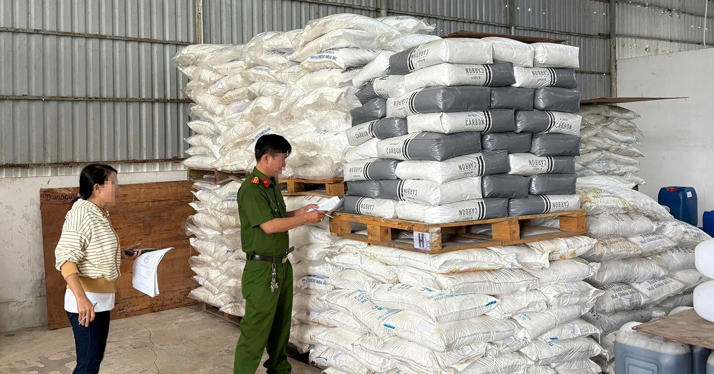 You are currently viewing Tạm giữ 25 tấn hóa chất và 1.000 sản phẩm mỹ phẩm không rõ nguồn gốc