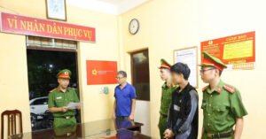 Read more about the article Tạm giữ người nhà bệnh nhân hành hung nhân viên y tế ở Nam Định