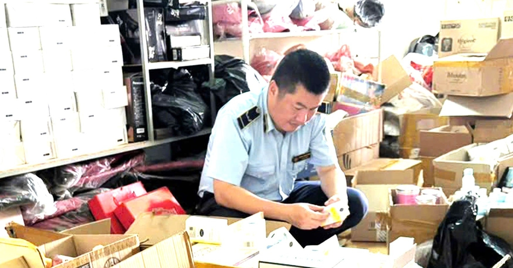 You are currently viewing Tạm giữ hơn 2.000 sản phẩm mỹ phẩm, dược liệu không rõ nguồn gốc ở Đắk Lắk