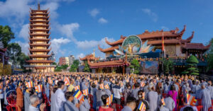 Read more about the article Tăng ni, phật tử TPHCM thành kính tham dự Đại lễ Phật đản tại Việt Nam Quốc Tự