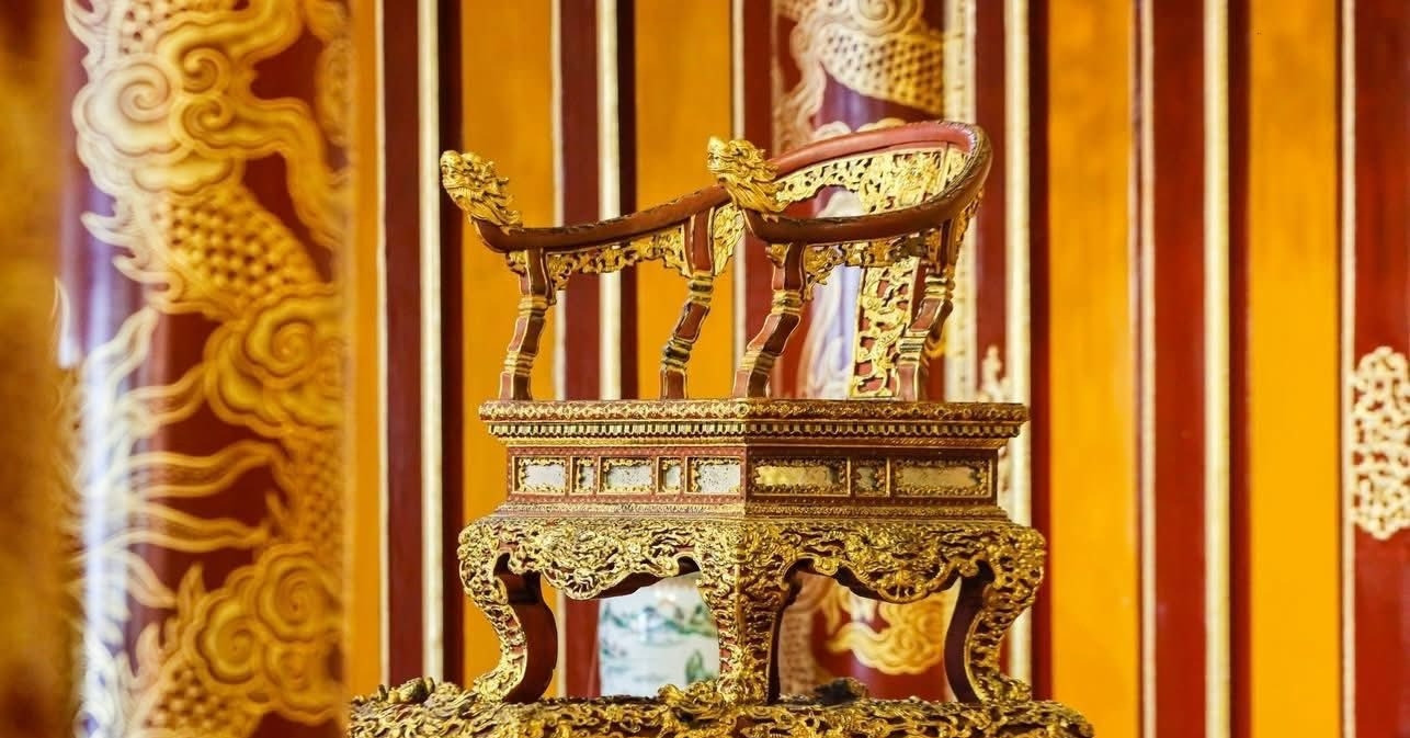 You are currently viewing Thành lập Hội đồng quốc gia để phục hồi nguyên trạng ngai vàng triều Nguyễn