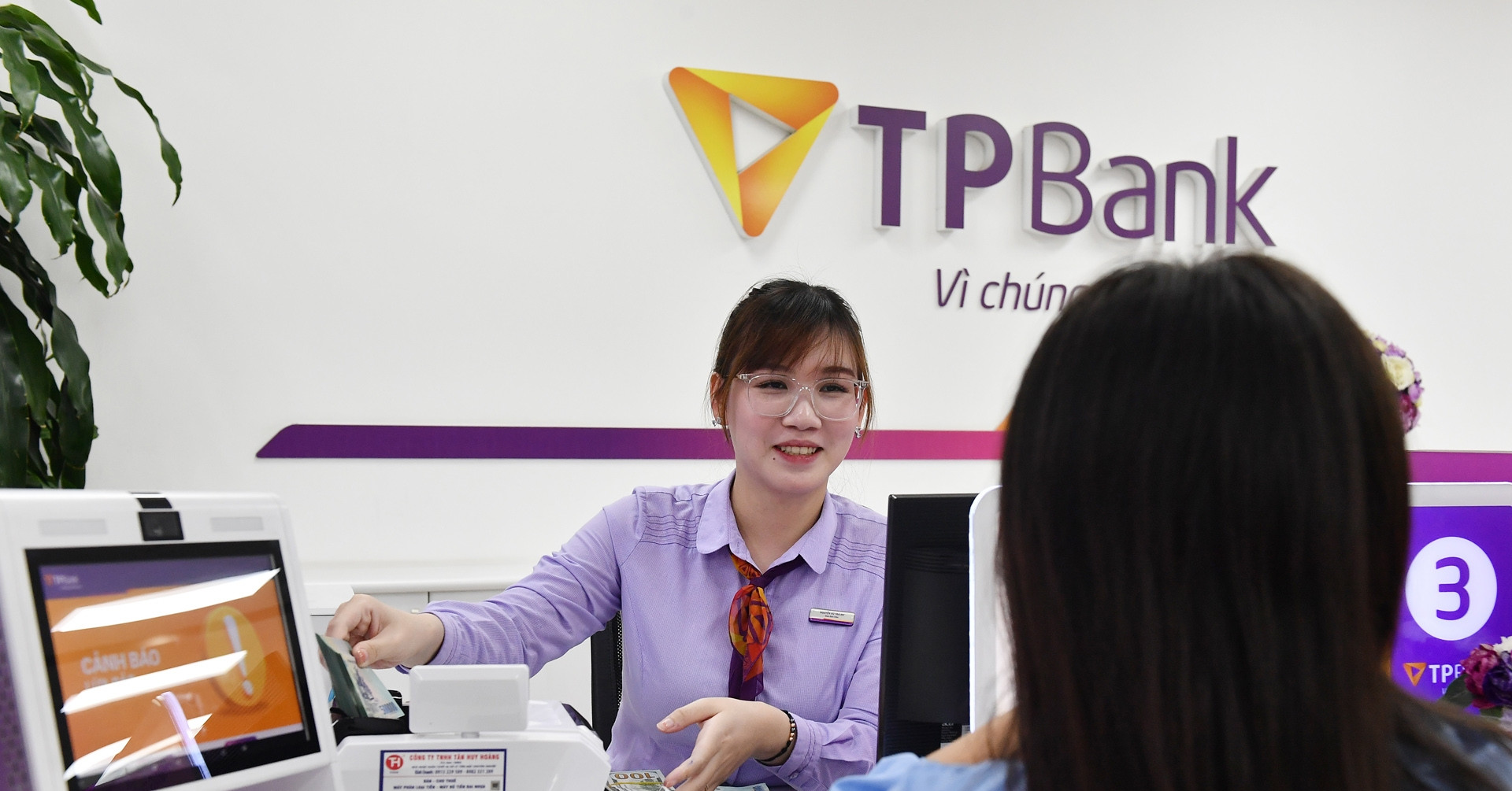 Read more about the article Vi phạm về kinh doanh mua bán vàng tại TPBank, chuyển hồ sơ sang Công an