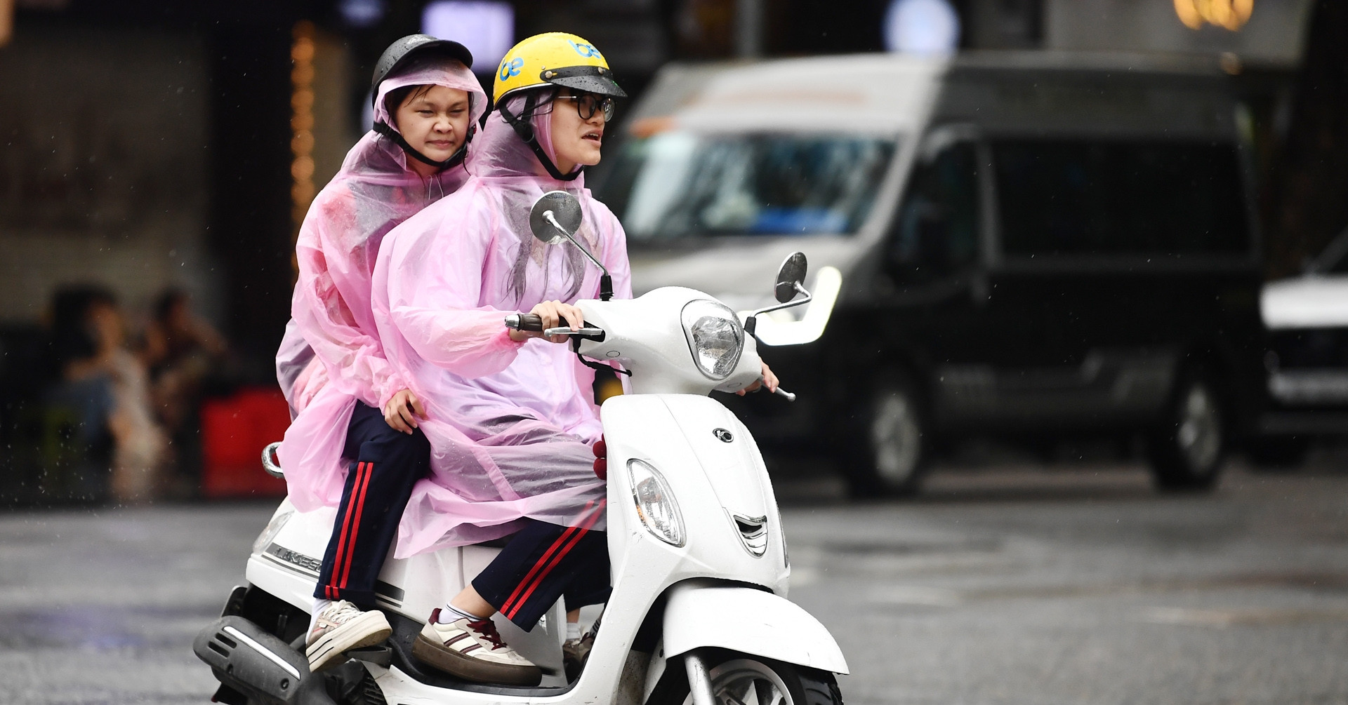 You are currently viewing Mưa rào và giông bất chợt, nắng gián đoạn