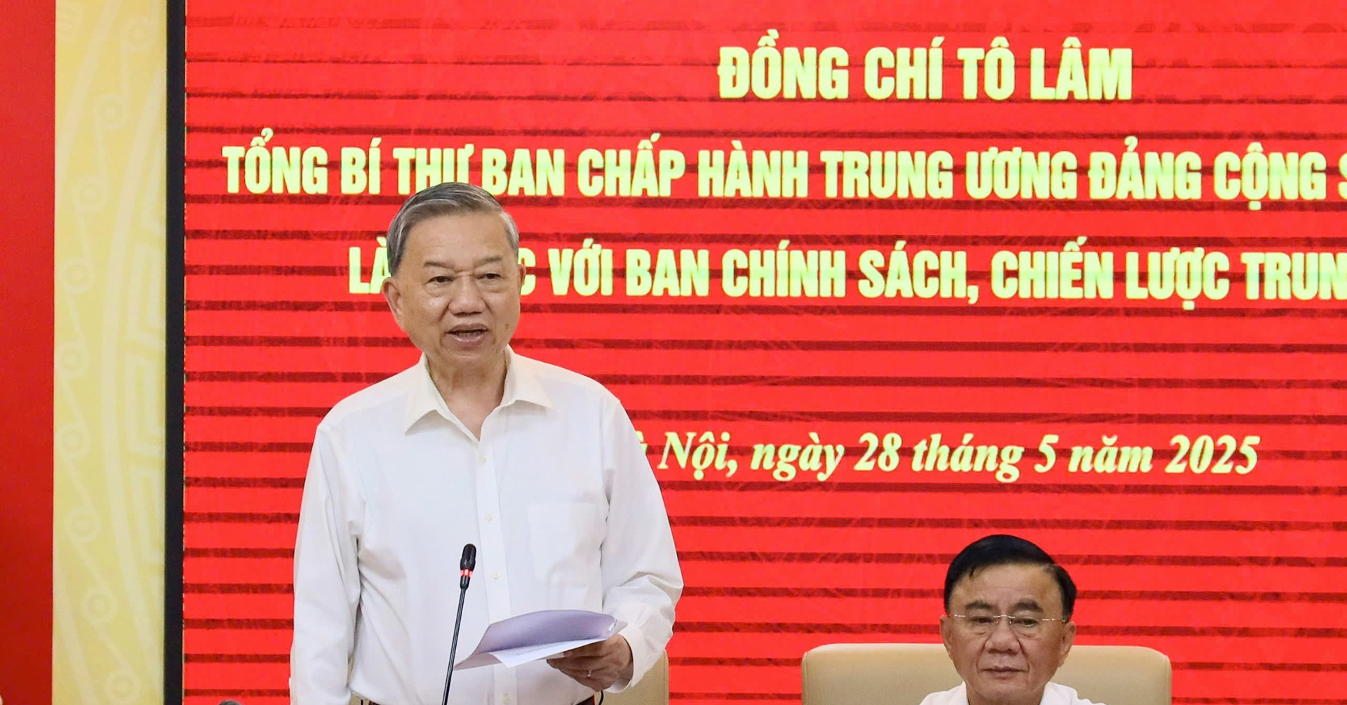 You are currently viewing Xóa bỏ thế độc quyền nhà nước về thương hiệu vàng miếng