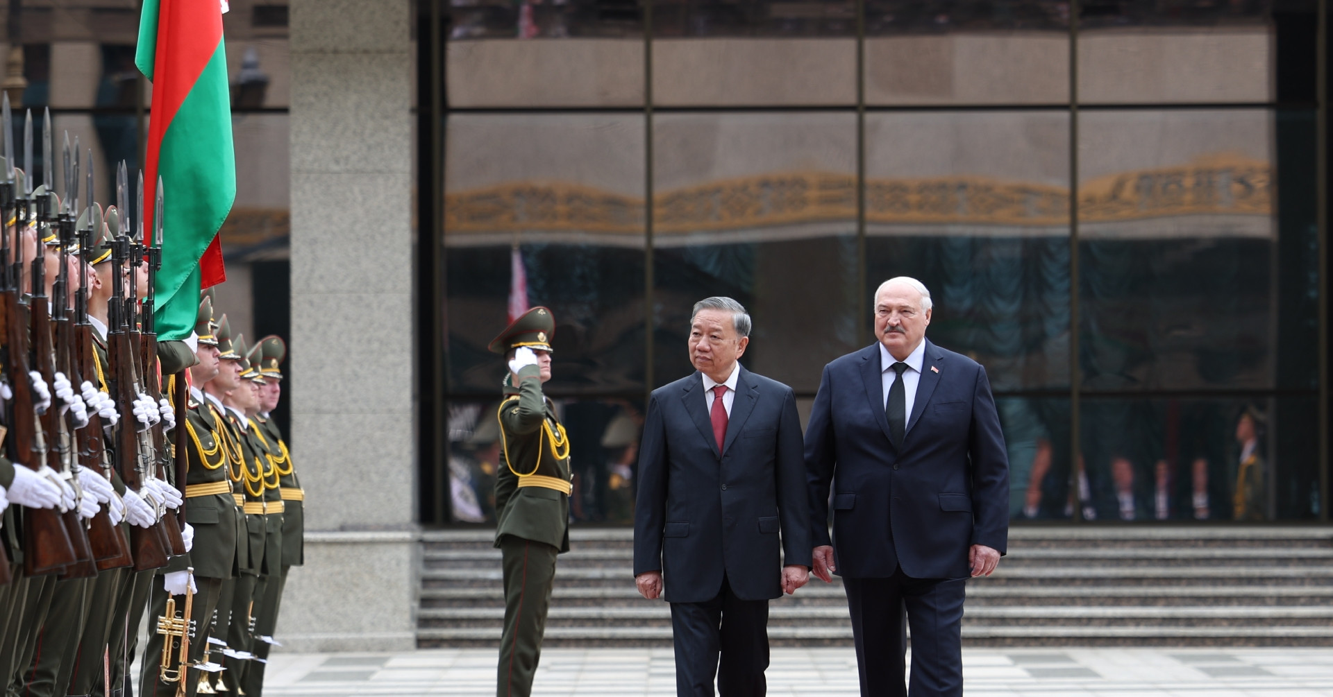 You are currently viewing Tổng thống Belarus chủ trì lễ đón Tổng Bí thư Tô Lâm