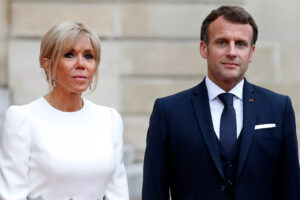 Read more about the article Tổng thống Pháp Emmanuel Macron và Phu nhân Brigitte Macron đến Hà Nội