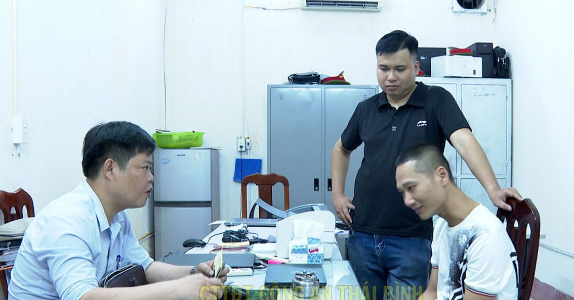 Read more about the article Triệt phá đường dây mua bán người để ép làm nhân viên quán karaoke