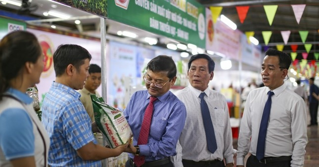 Read more about the article Trưng bày 200 sản phẩm OCOP tôn vinh văn hoá và giá trị vùng miền Bình Định